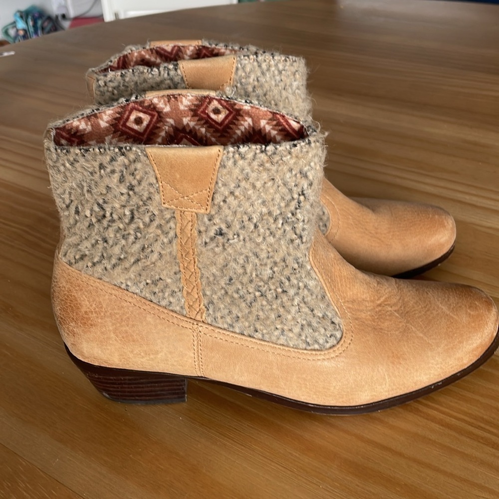 1883 by Wolverine Leather and Fabric Ankle Boots - Picture 5 of 12